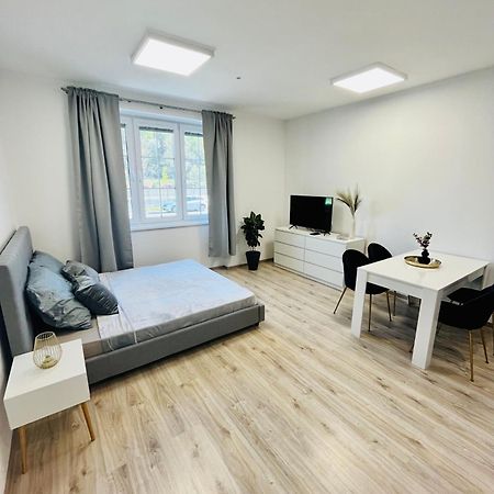Apartment Riviera Centrum, Private Parking And Smart Check In Банска-Бистрица Экстерьер фото