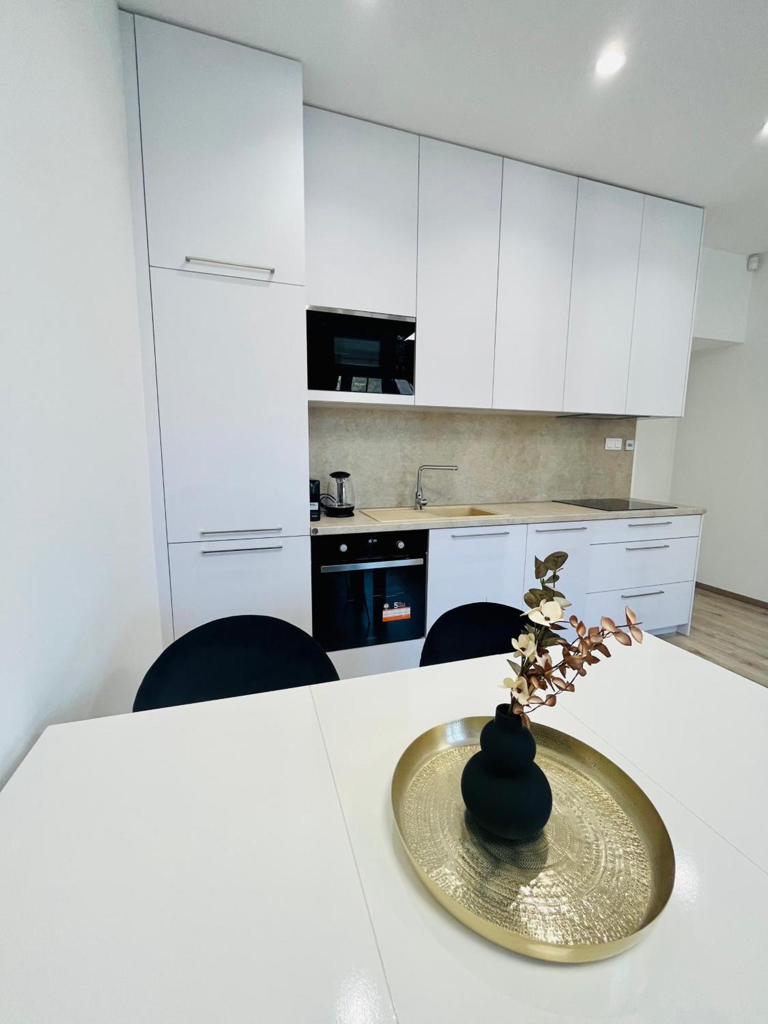 Apartment Riviera Centrum, Private Parking And Smart Check In Банска-Бистрица Экстерьер фото