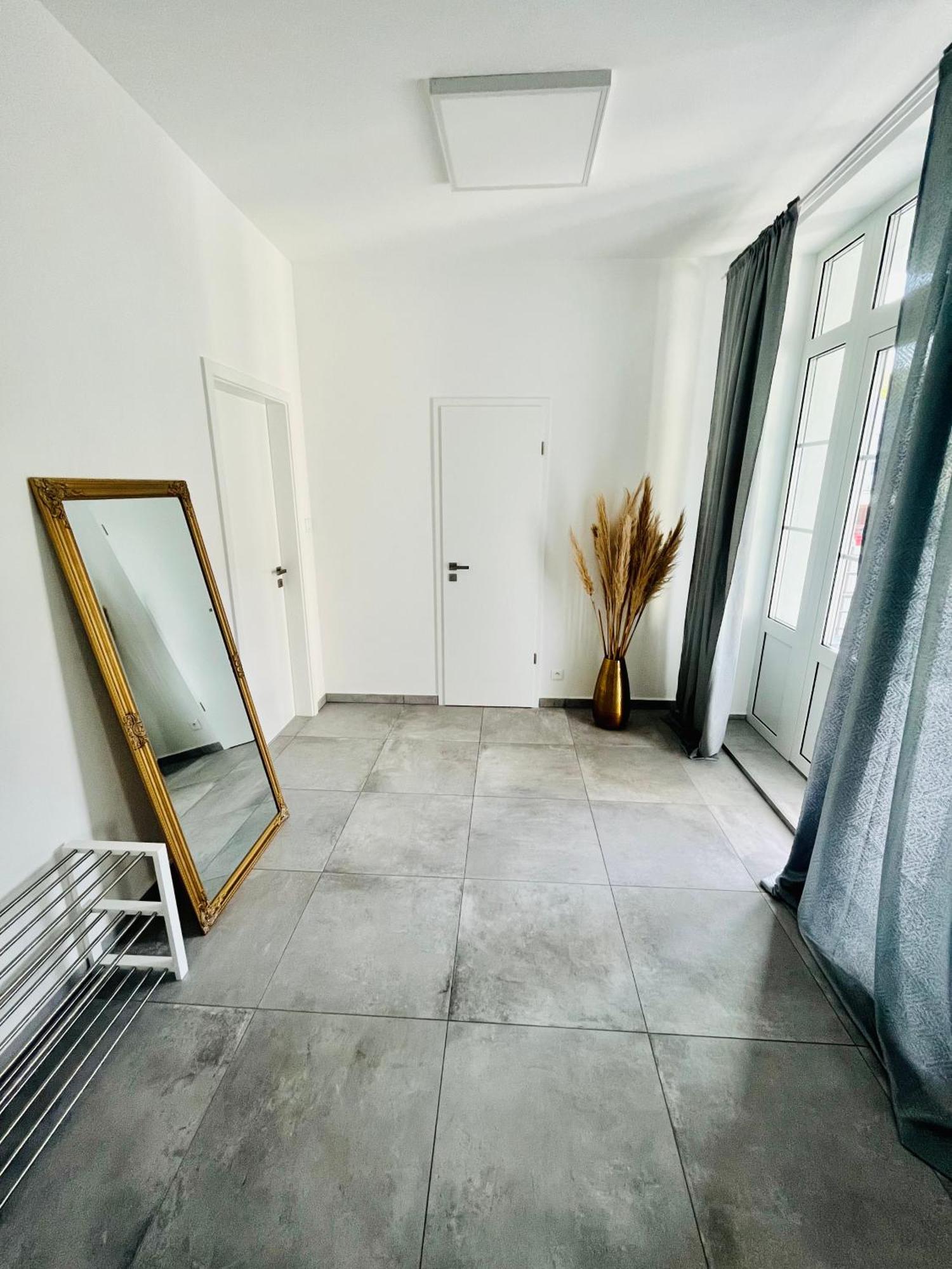 Apartment Riviera Centrum, Private Parking And Smart Check In Банска-Бистрица Экстерьер фото