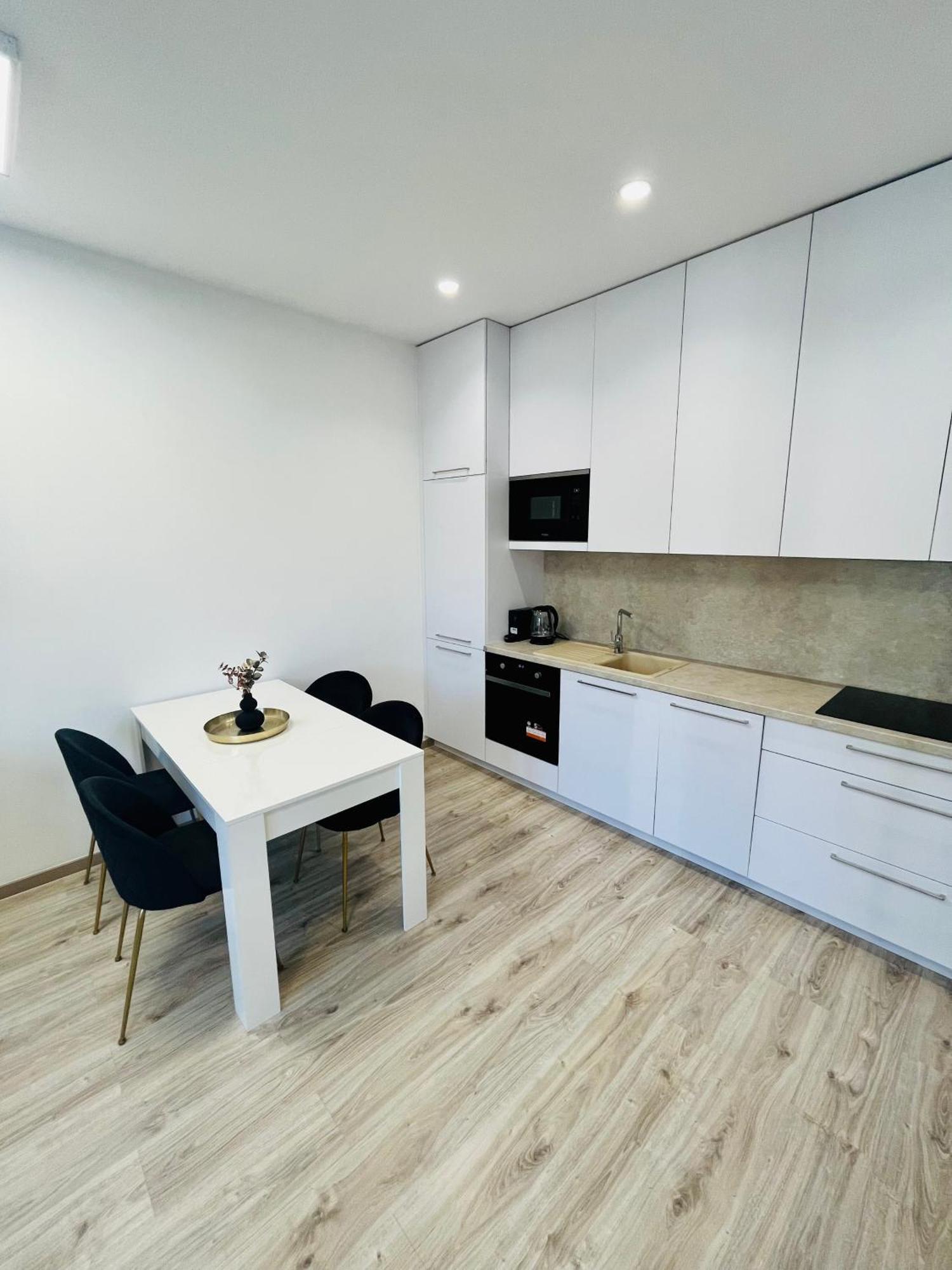 Apartment Riviera Centrum, Private Parking And Smart Check In Банска-Бистрица Экстерьер фото