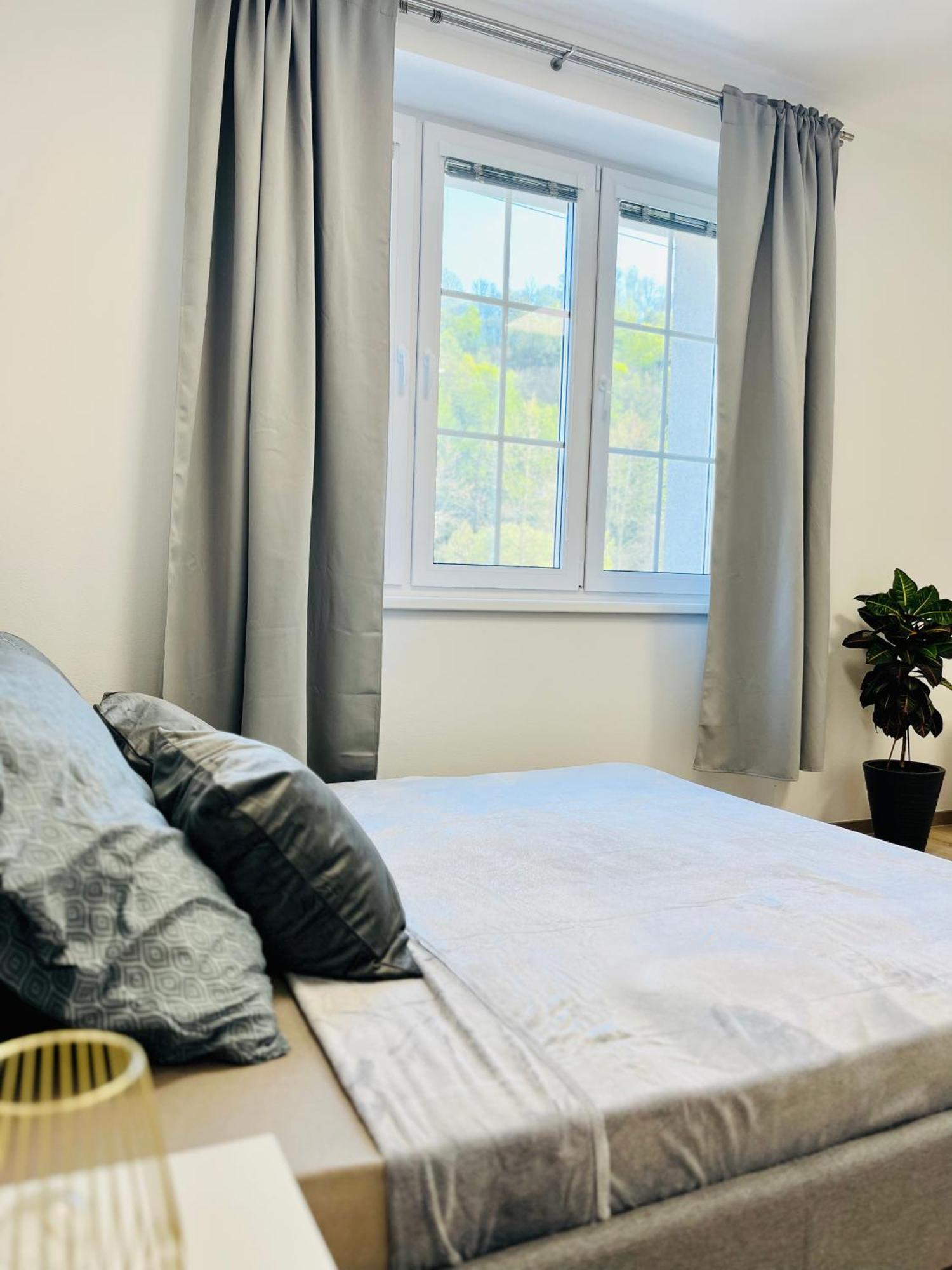 Apartment Riviera Centrum, Private Parking And Smart Check In Банска-Бистрица Экстерьер фото