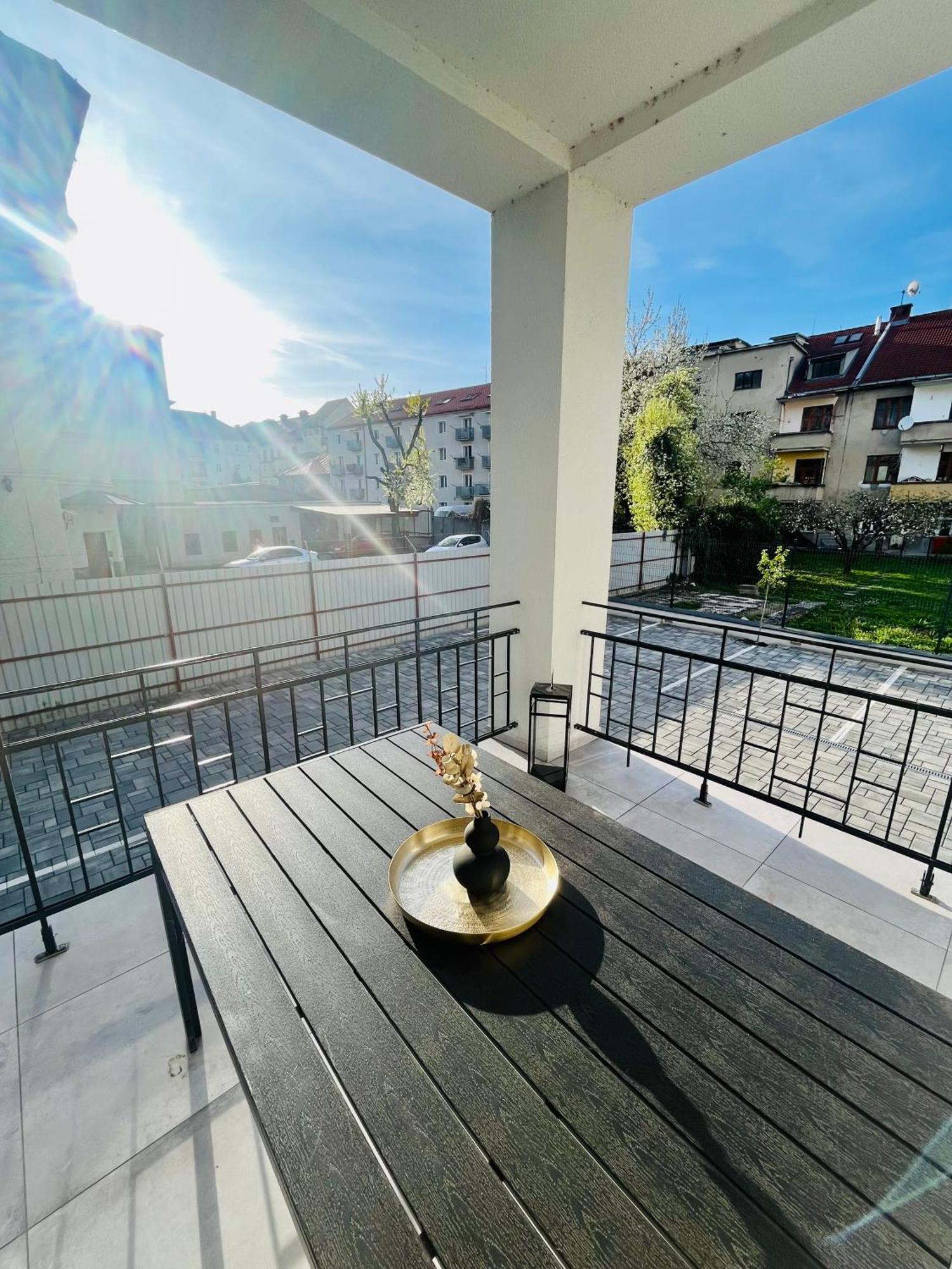 Apartment Riviera Centrum, Private Parking And Smart Check In Банска-Бистрица Экстерьер фото
