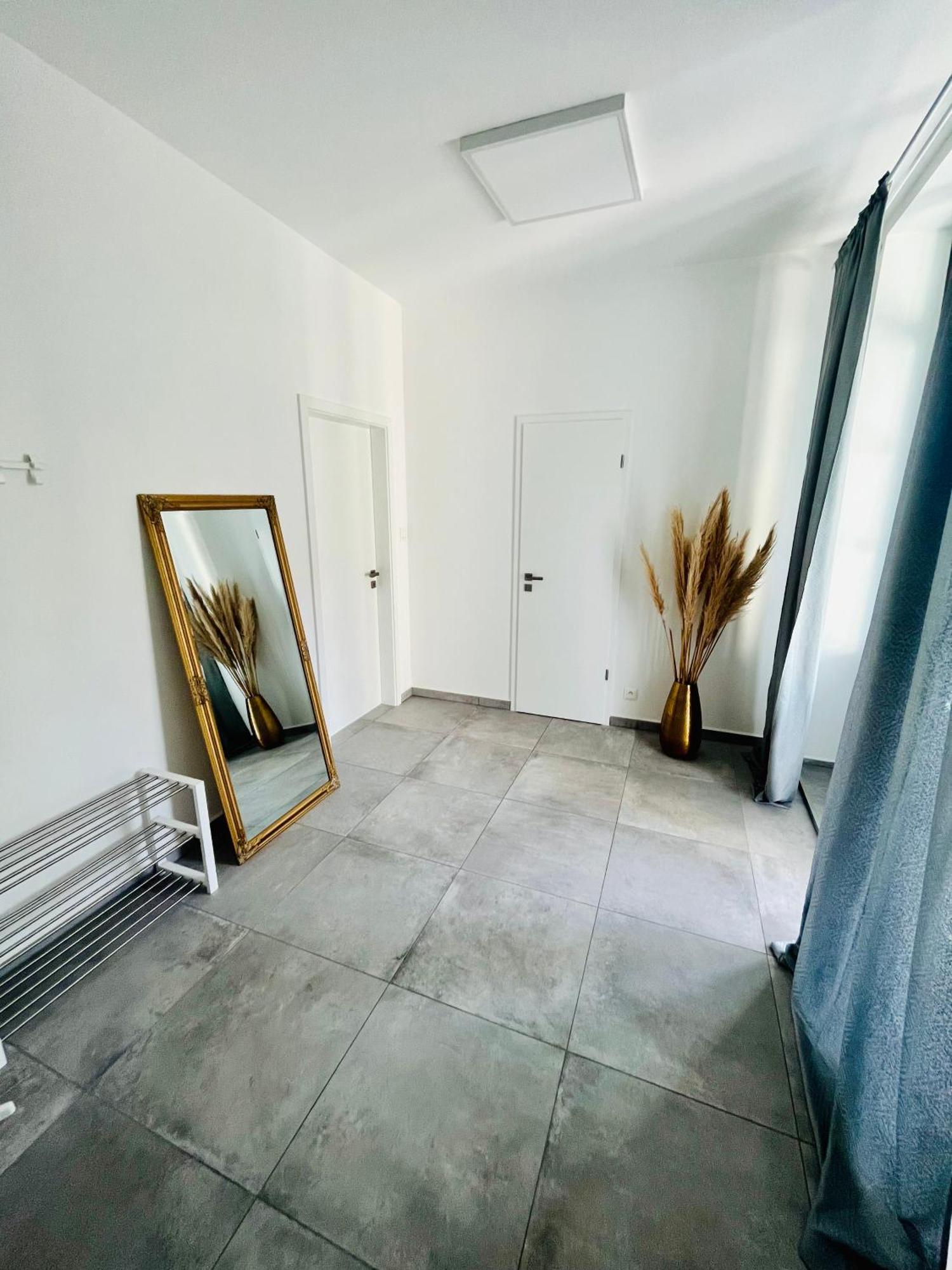 Apartment Riviera Centrum, Private Parking And Smart Check In Банска-Бистрица Экстерьер фото