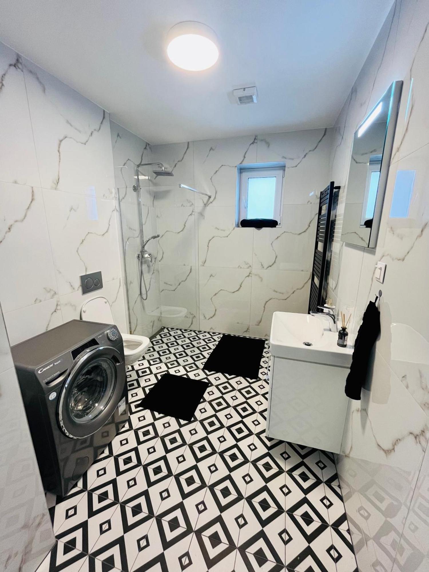 Apartment Riviera Centrum, Private Parking And Smart Check In Банска-Бистрица Экстерьер фото