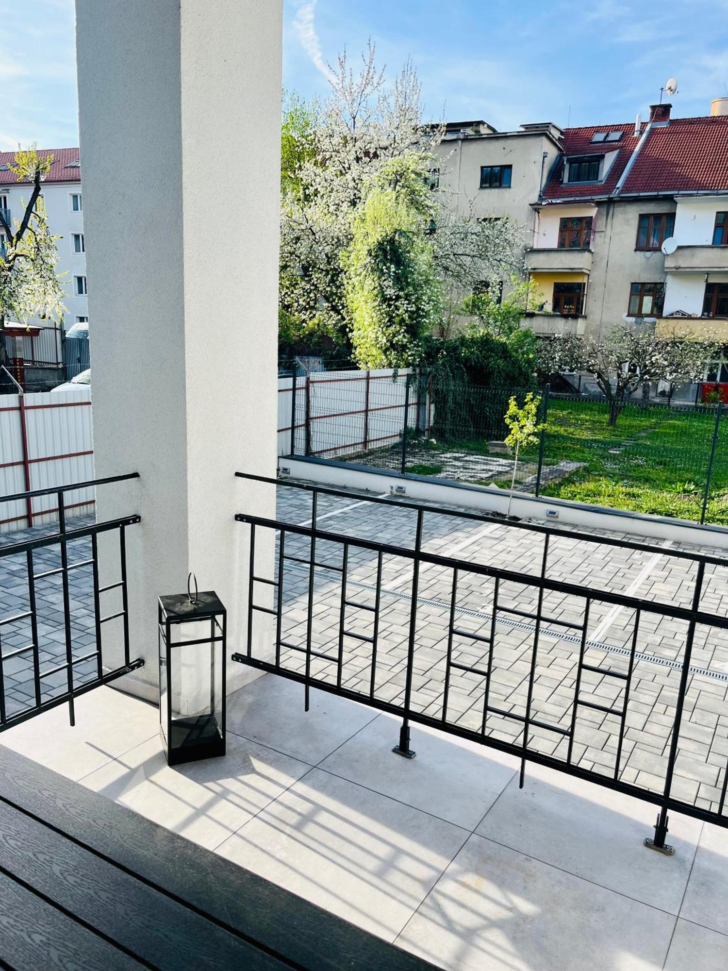 Apartment Riviera Centrum, Private Parking And Smart Check In Банска-Бистрица Экстерьер фото